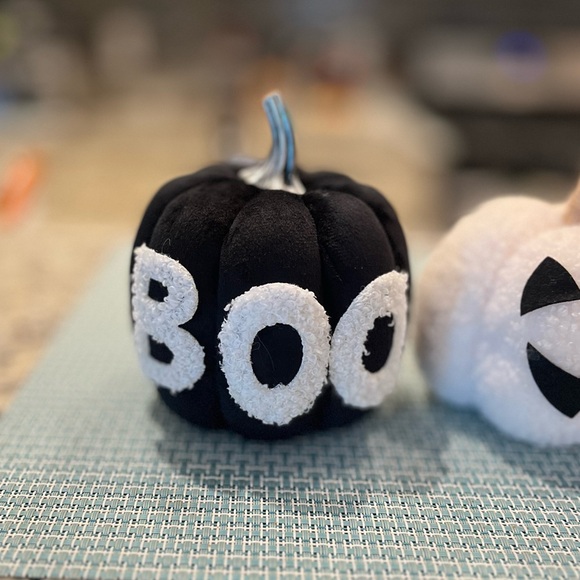 Target Bullseye Halloween 2024 Pumpkins Set of 3 Brand New🎃 - Picture 2 of 4